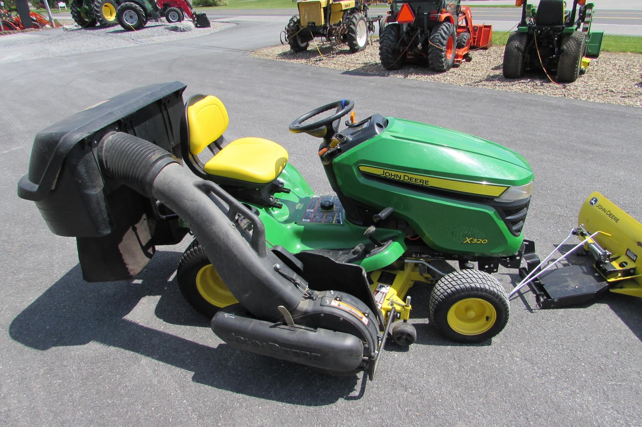 2015 John Deere X320 Lawn Mower