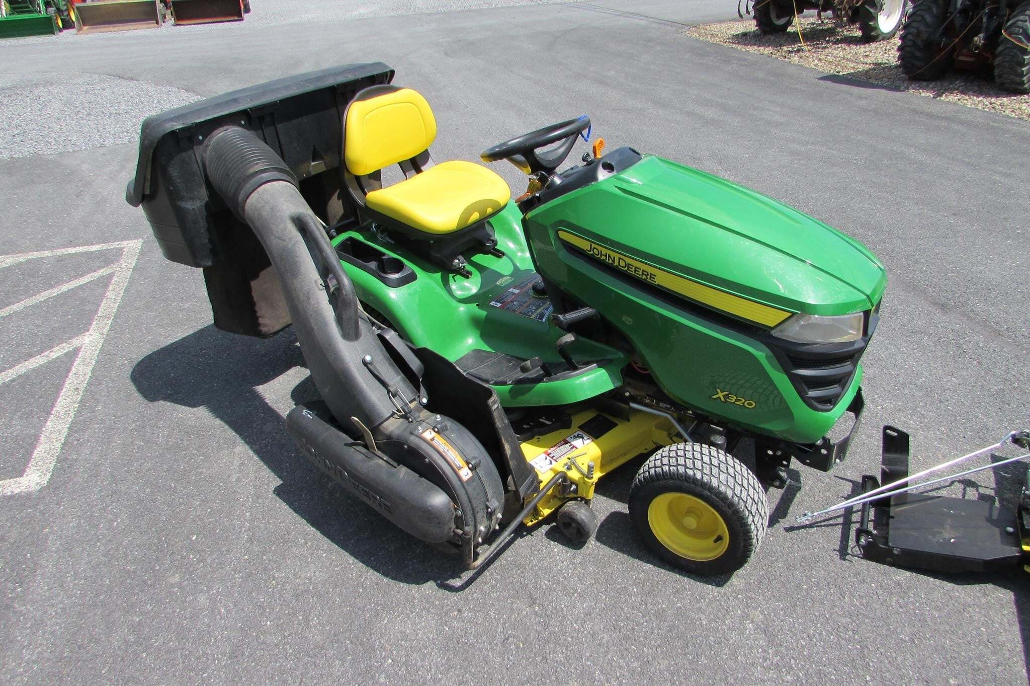 2015 John Deere X320 Lawn Mower