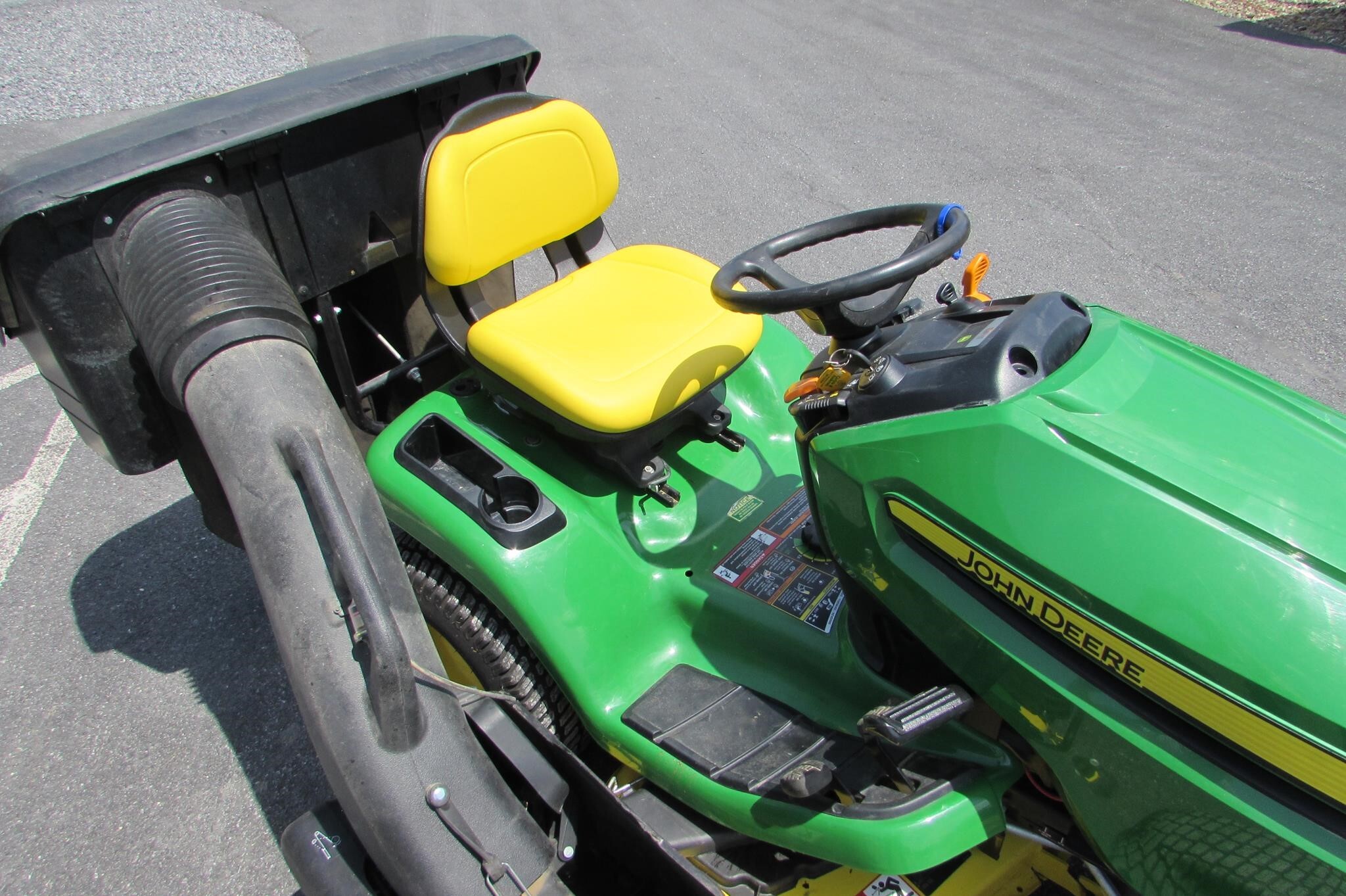 2015 John Deere X320 Lawn Mower