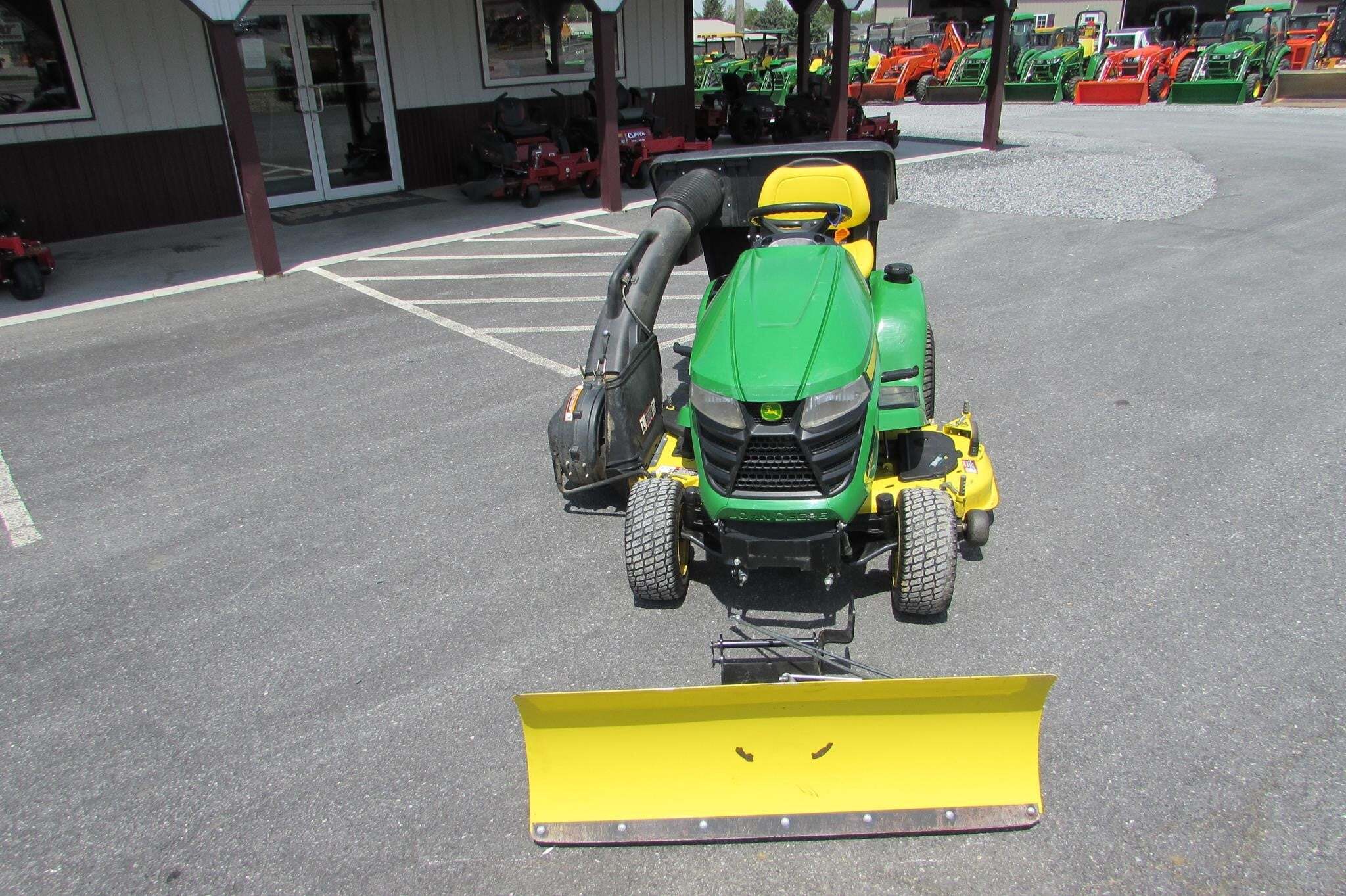 2015 John Deere X320 Lawn Mower
