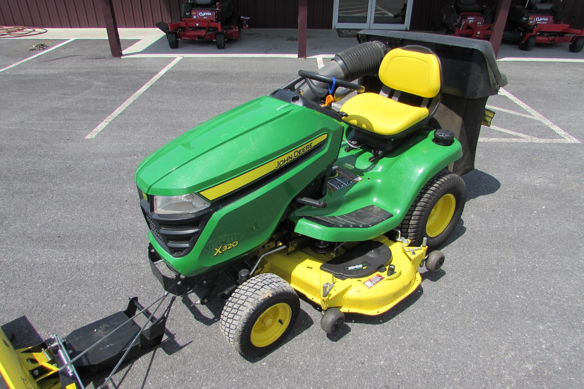 2015 John Deere X320 Lawn Mower
