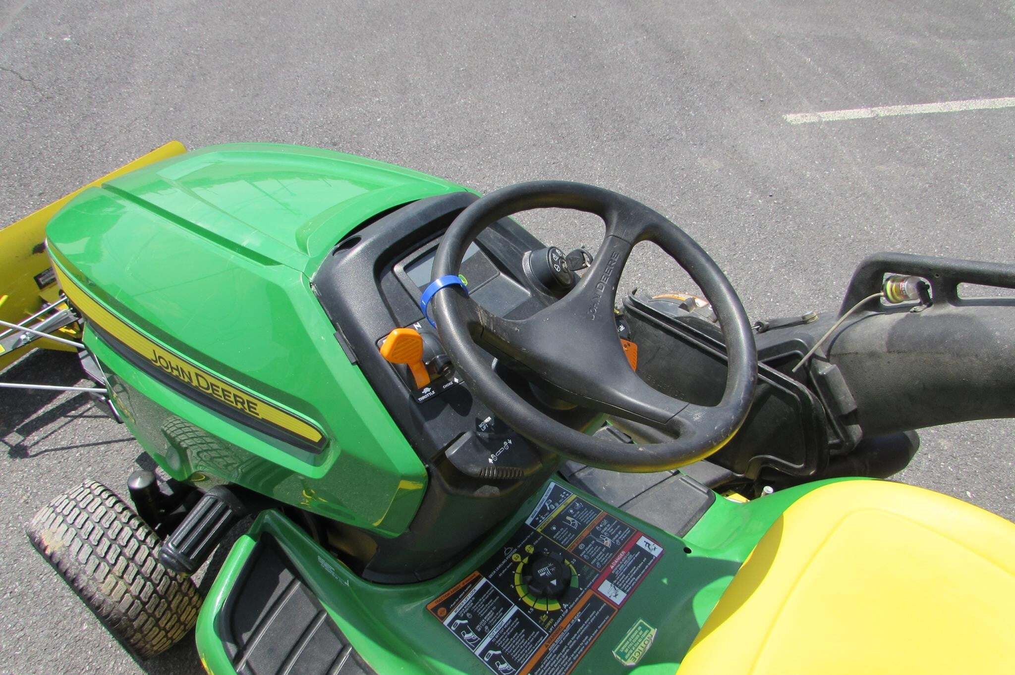 2015 John Deere X320 Lawn Mower