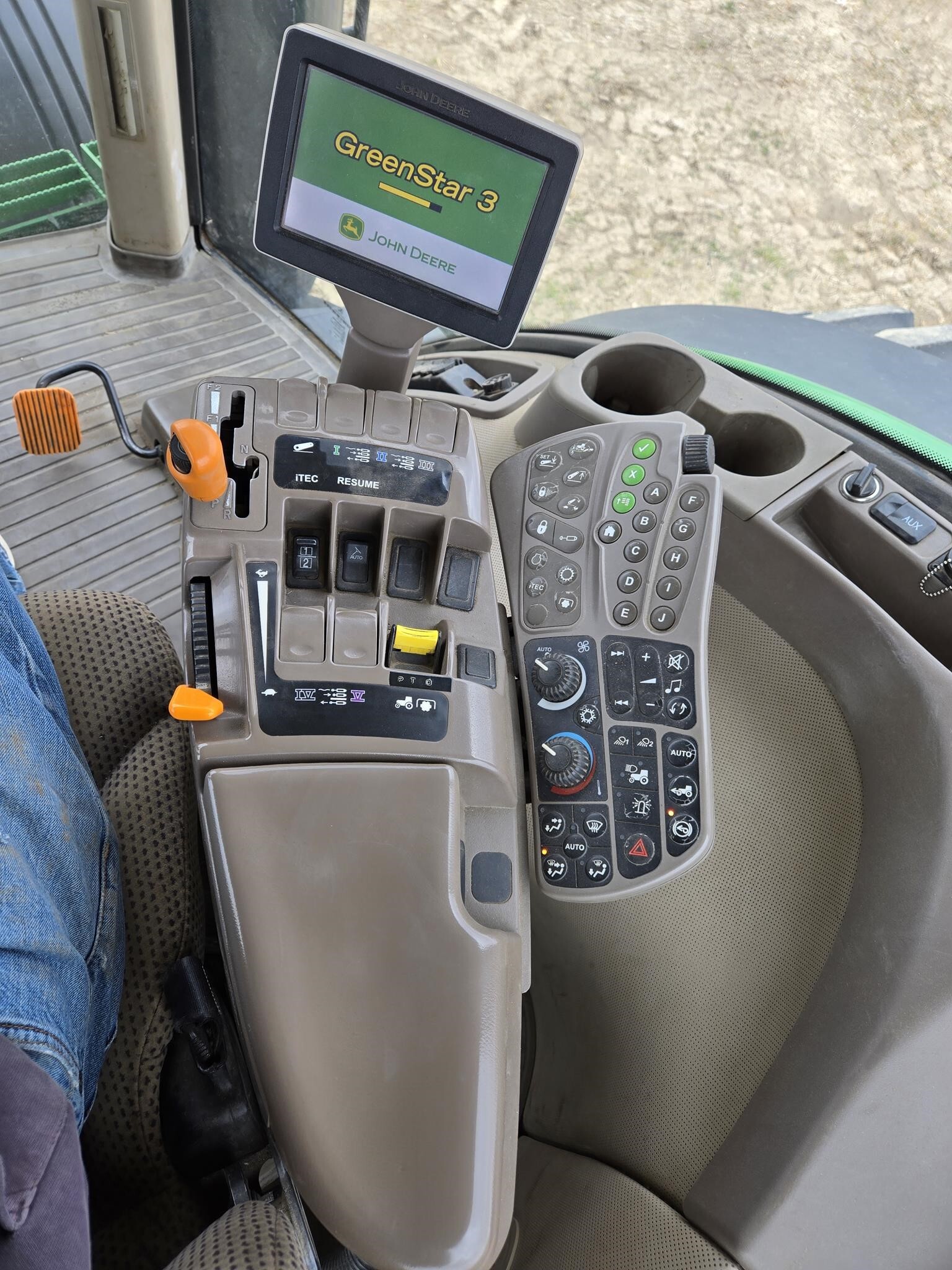 2013 John Deere 8360R Tractor