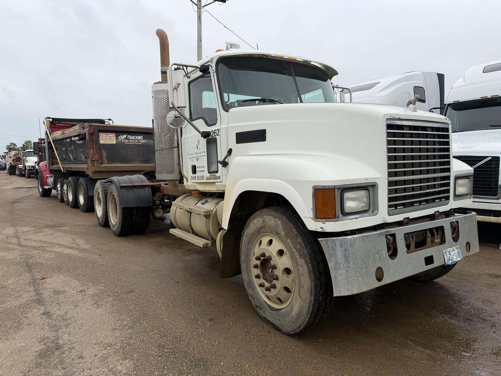 2009 Mack Pinnacle CHU613 Semi Trucks/Trailer