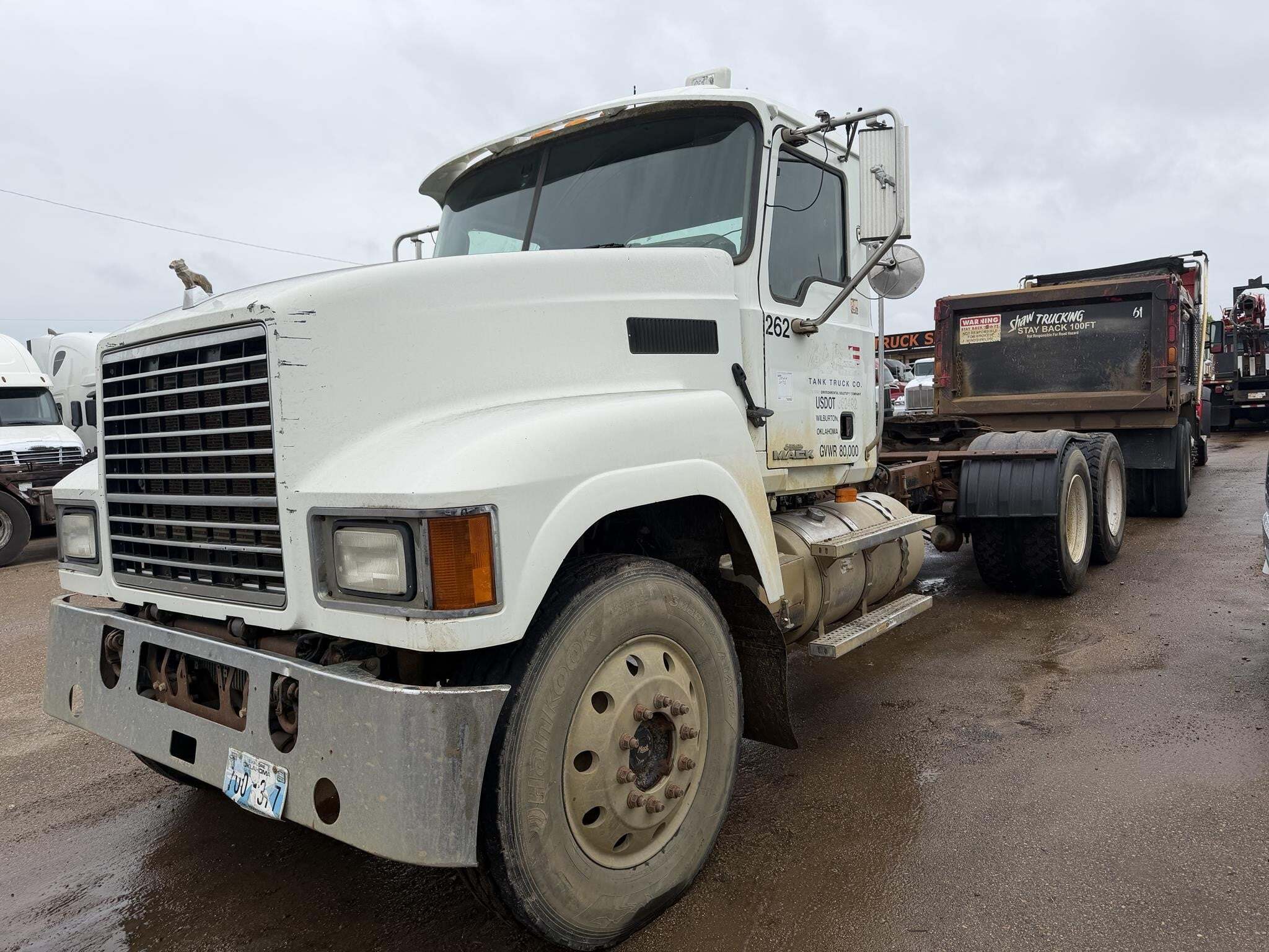 2009 Mack Pinnacle CHU613 Semi Trucks/Trailer