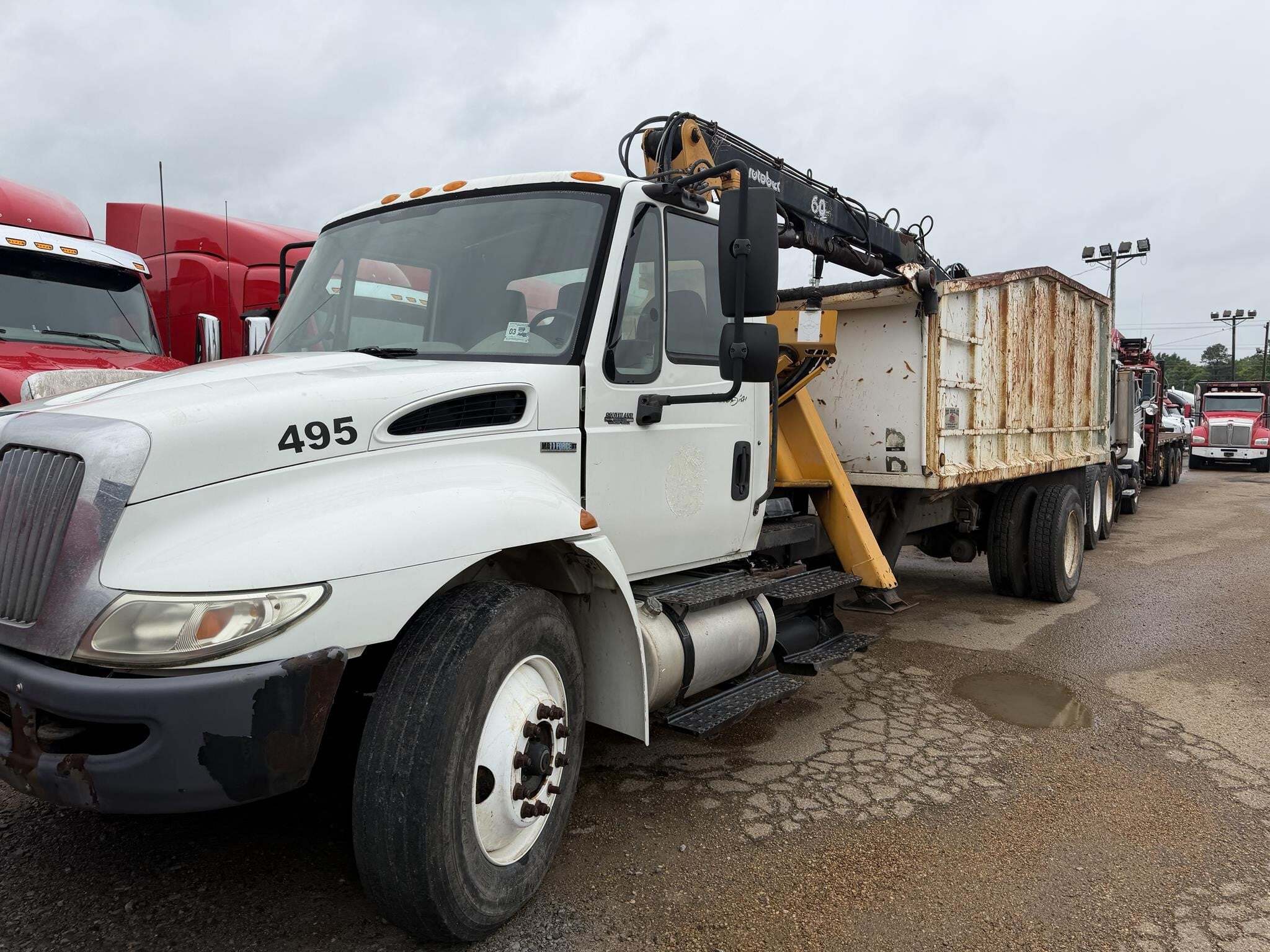 2008 International DURASTAR 4300 Semi Trucks/Trailer