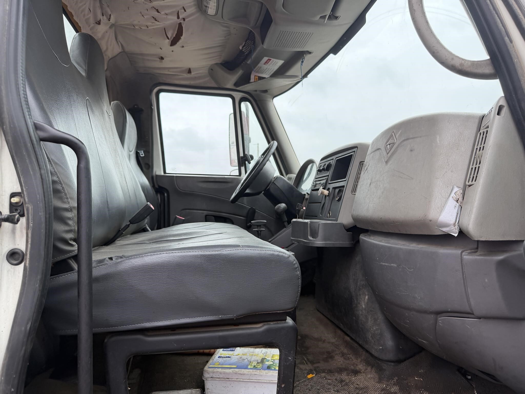 2008 International DURASTAR 4300 Semi Trucks/Trailer