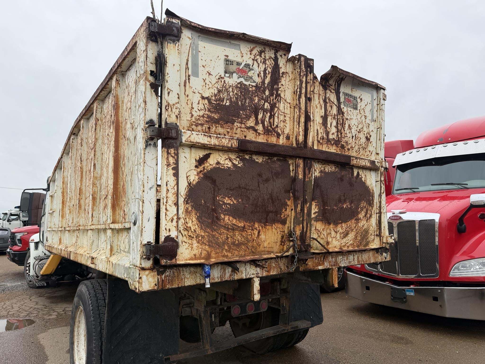 2008 International DURASTAR 4300 Semi Trucks/Trailer