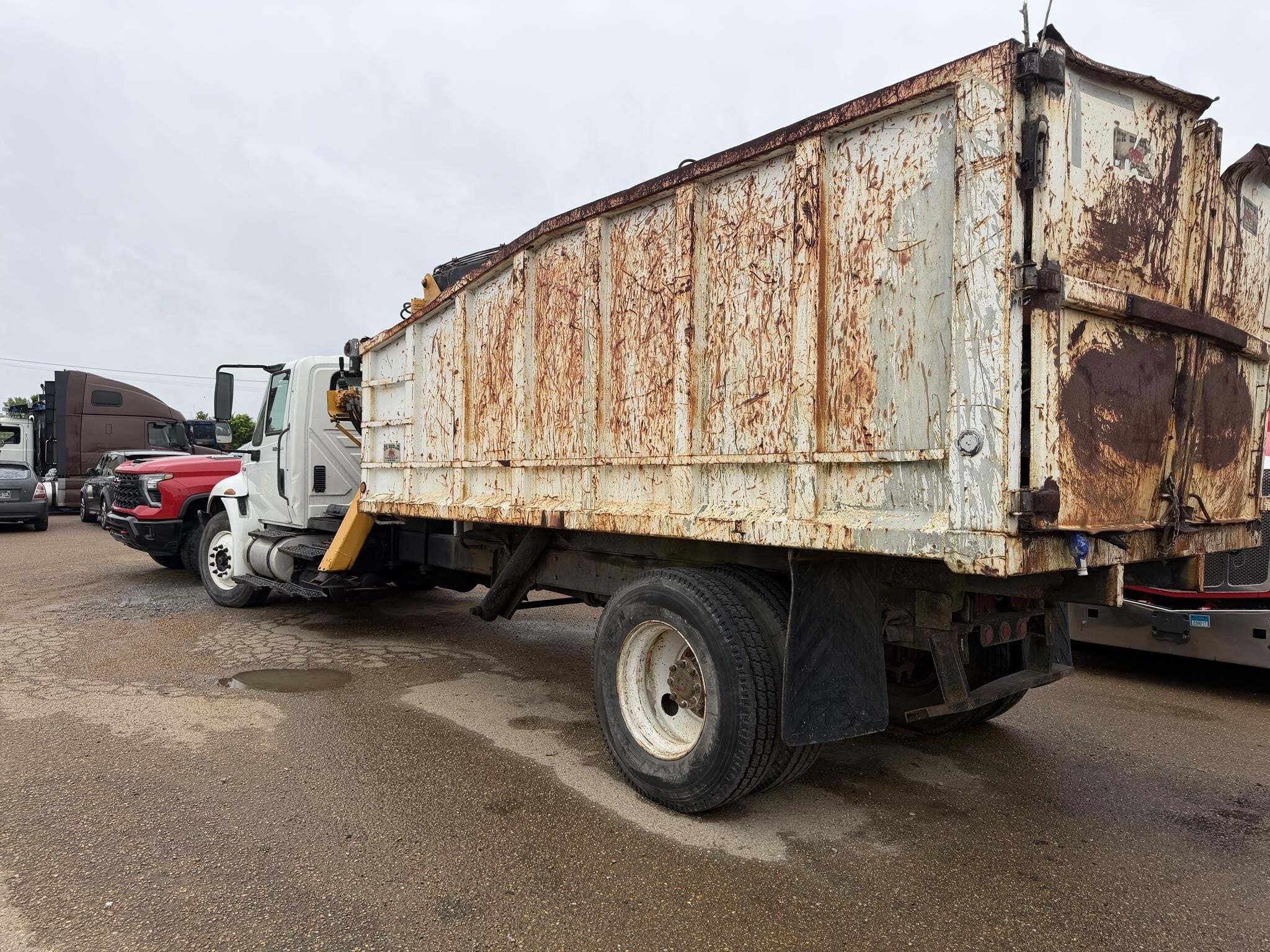 2008 International DURASTAR 4300 Semi Trucks/Trailer