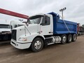 2007 Volvo VNM64T200 Semi Trucks/Trailer