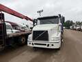 2007 Volvo VNM64T200 Semi Trucks/Trailer