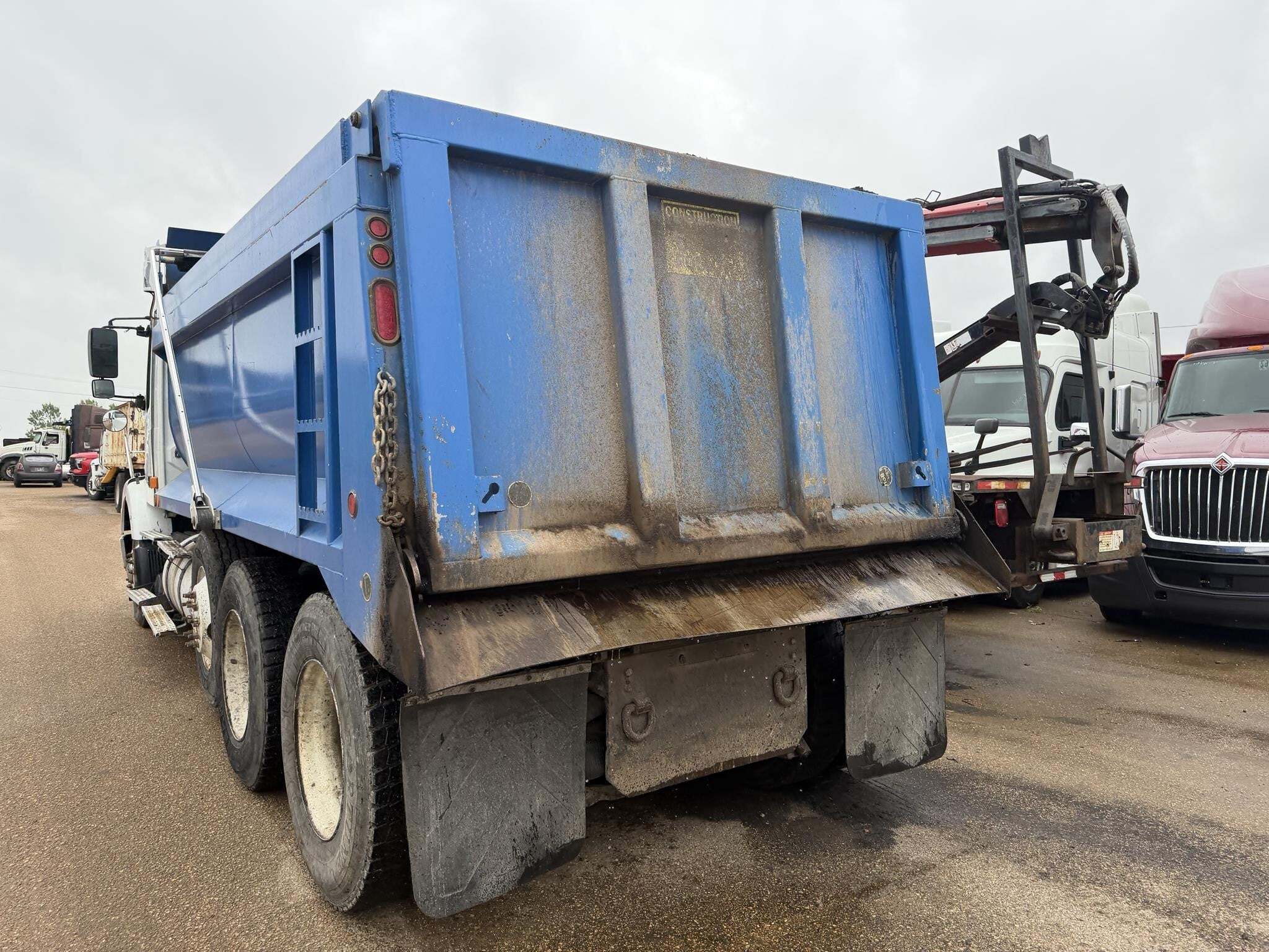 2007 Volvo VNM64T200 Semi Trucks/Trailer