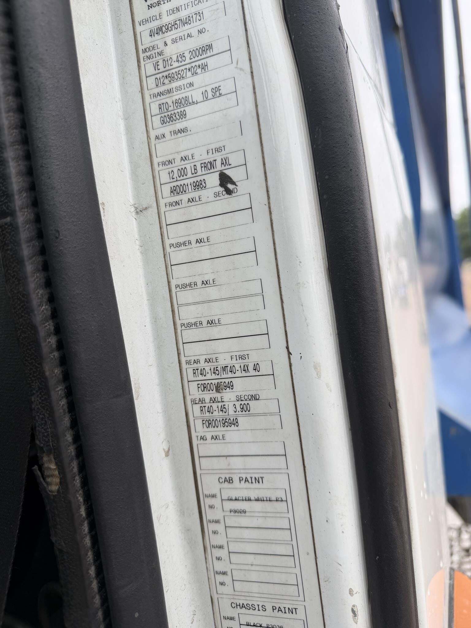 2007 Volvo VNM64T200 Semi Trucks/Trailer