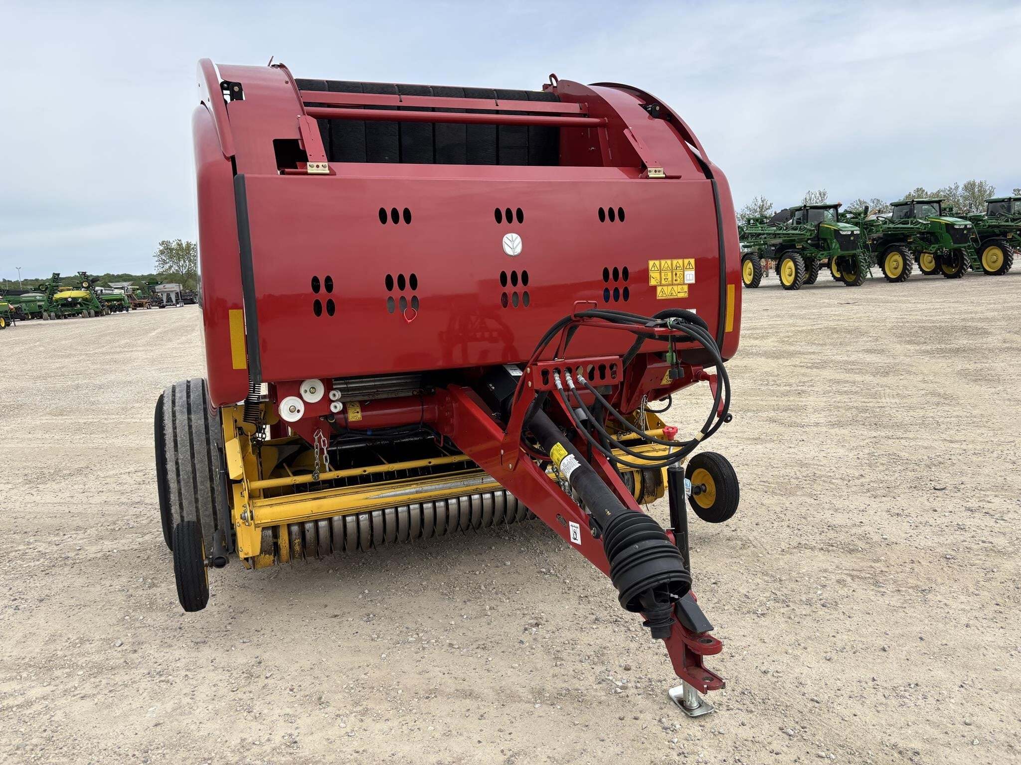 2018 New Holland Roll-Belt 560 Round Baler