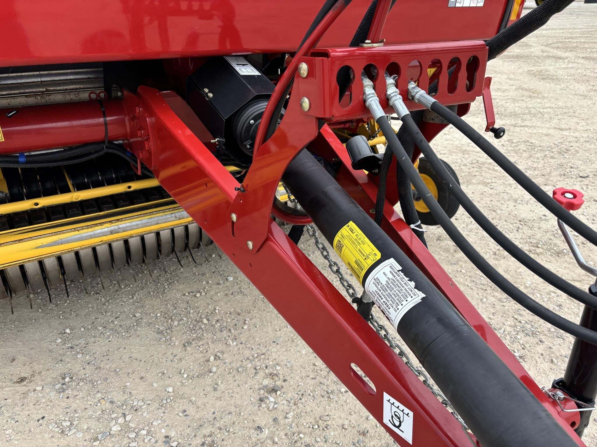 2018 New Holland Roll-Belt 560 Round Baler