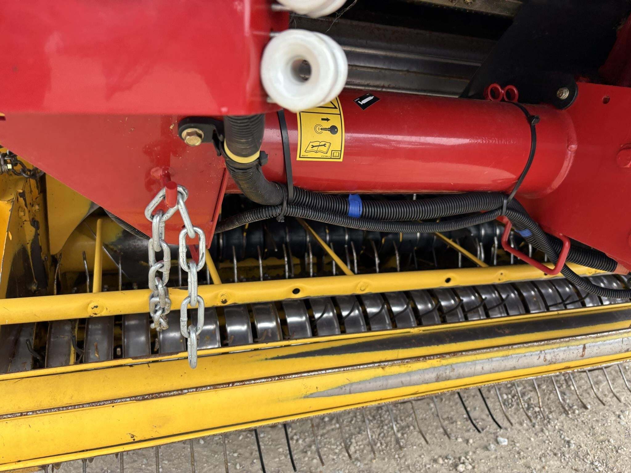 2018 New Holland Roll-Belt 560 Round Baler