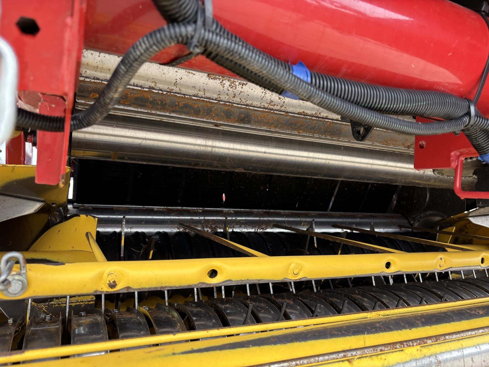 2018 New Holland Roll-Belt 560 Round Baler