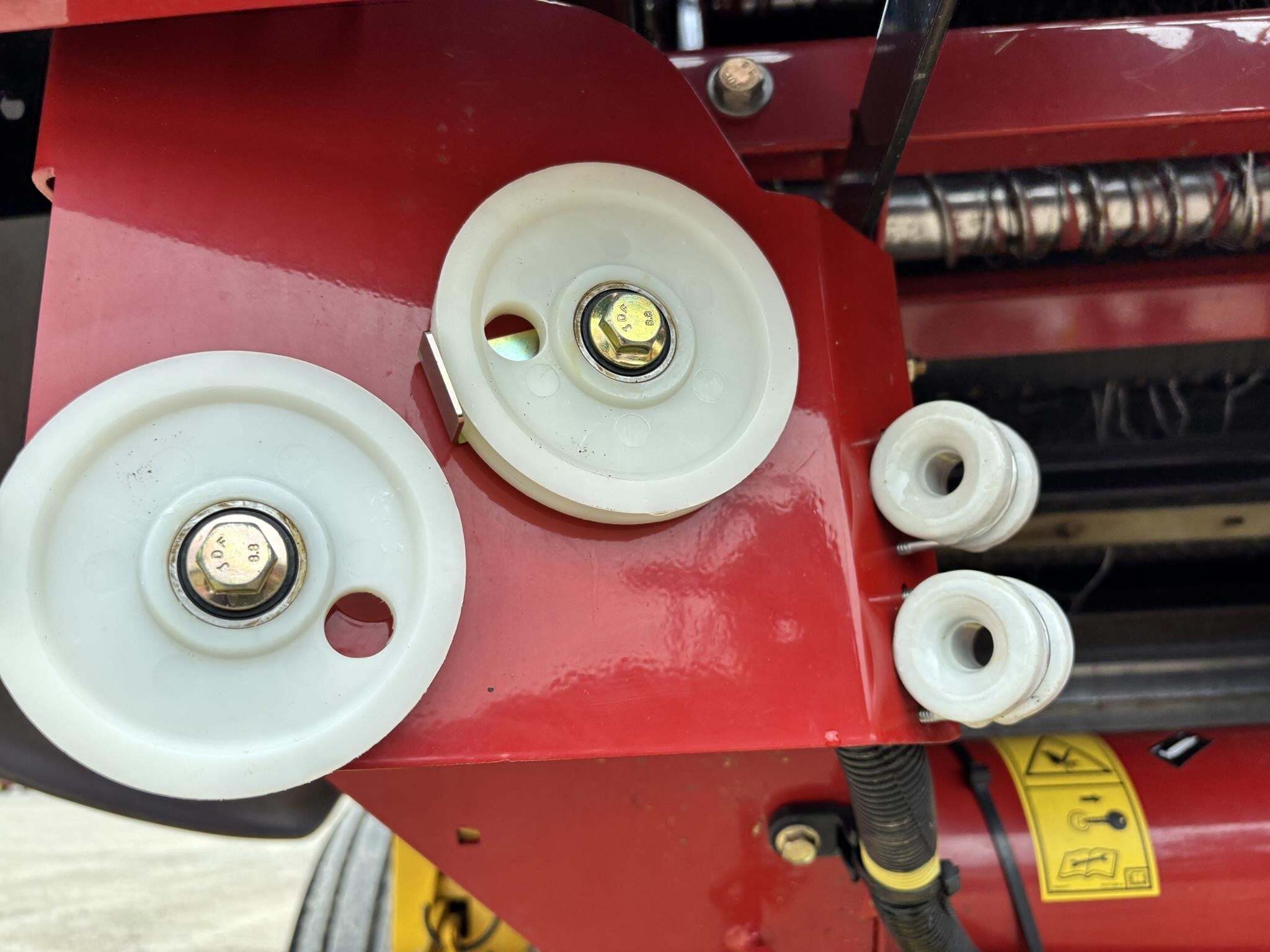 2018 New Holland Roll-Belt 560 Round Baler