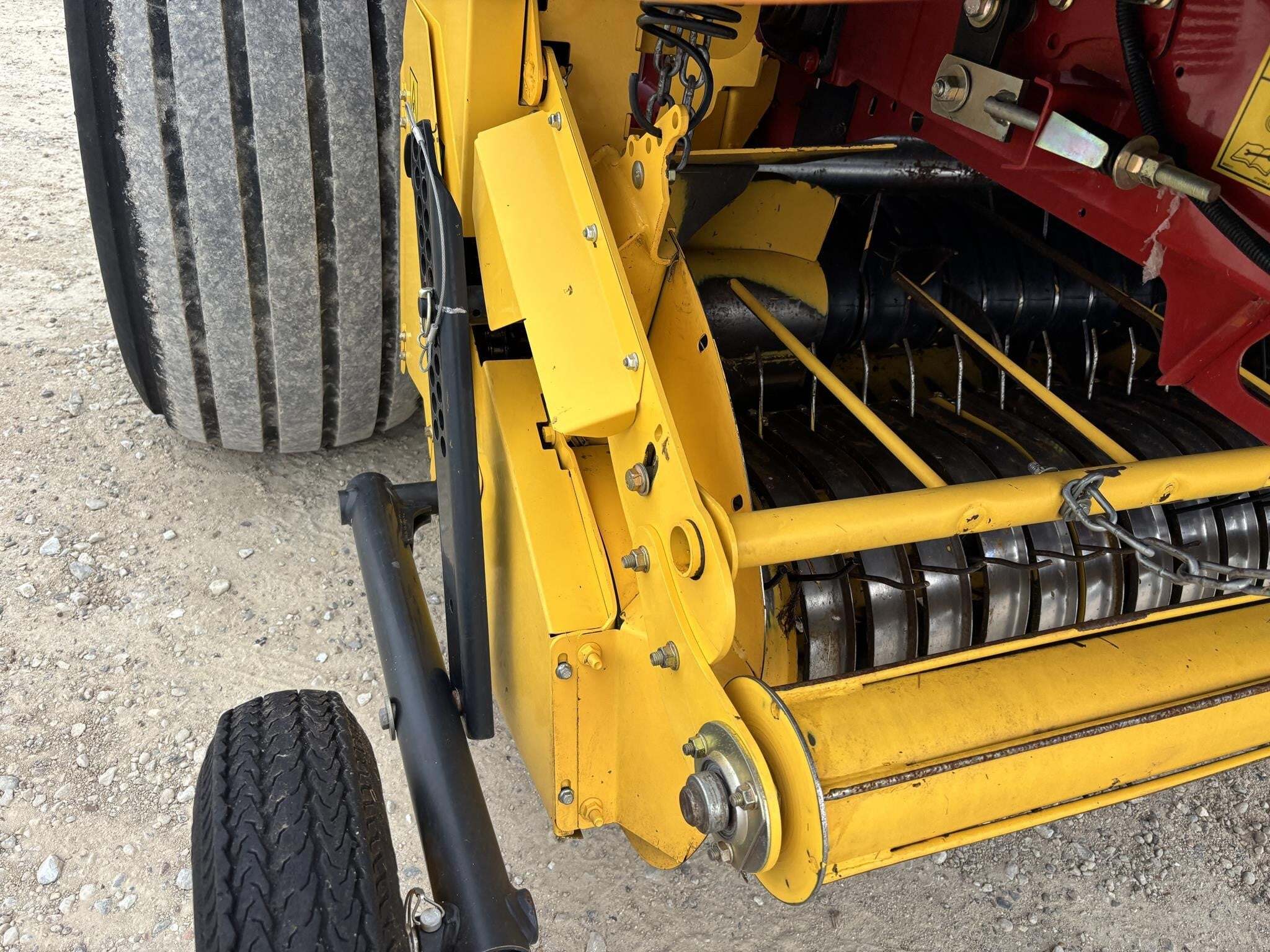 2018 New Holland Roll-Belt 560 Round Baler