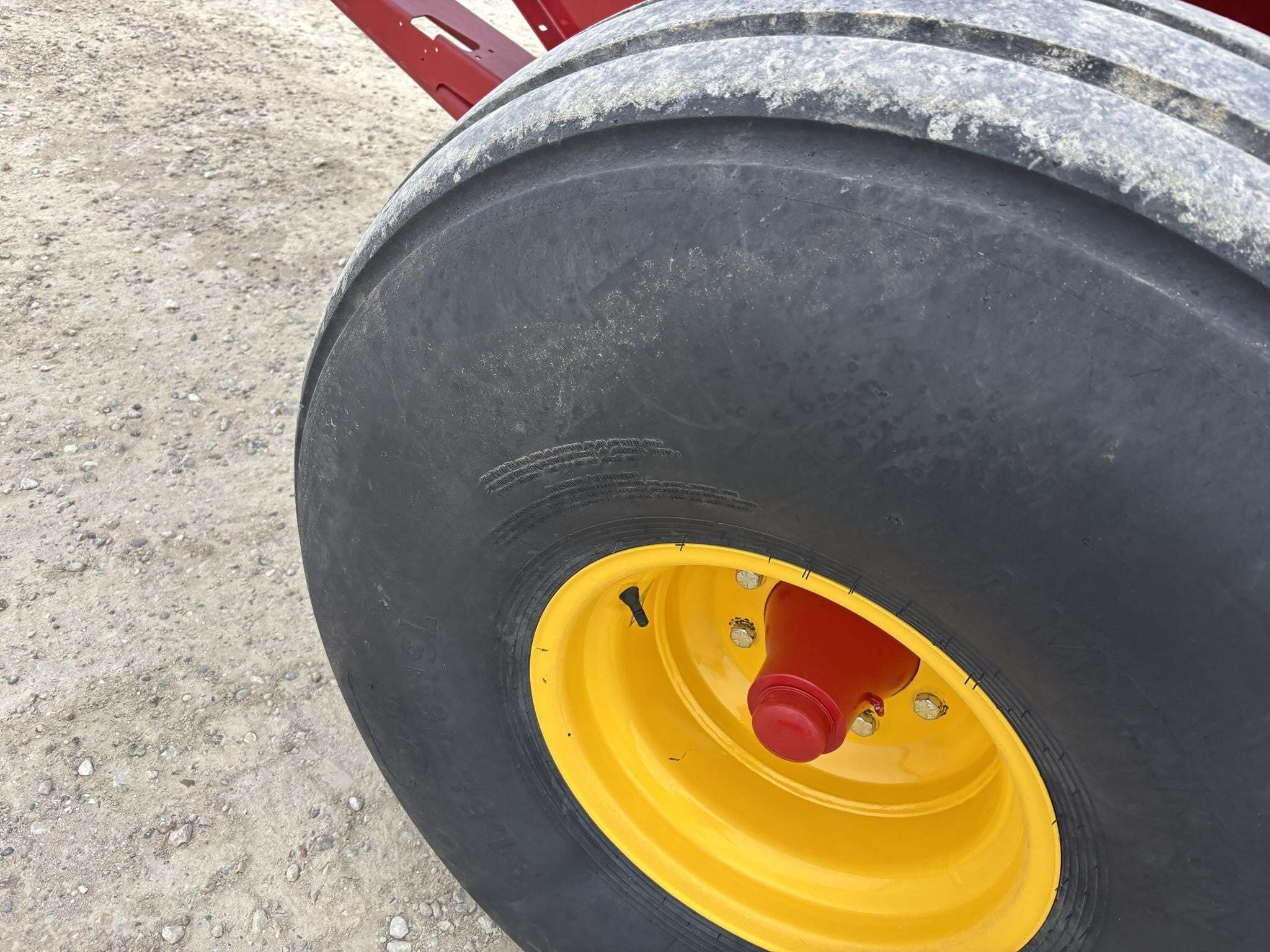 2018 New Holland Roll-Belt 560 Round Baler