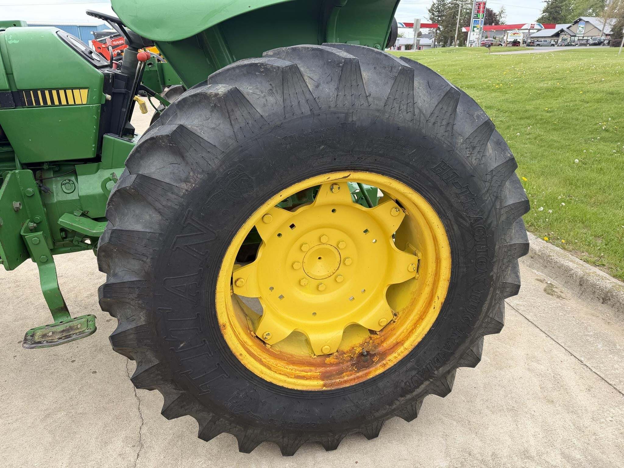 1990 John Deere 2355 Tractor