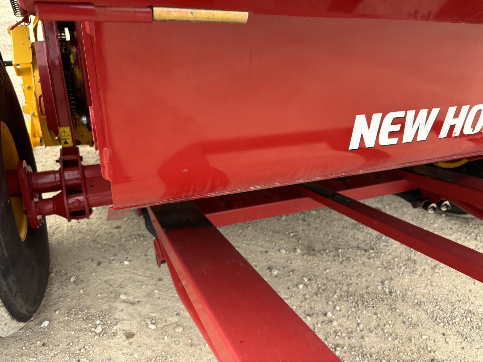 2018 New Holland Roll-Belt 560 Round Baler
