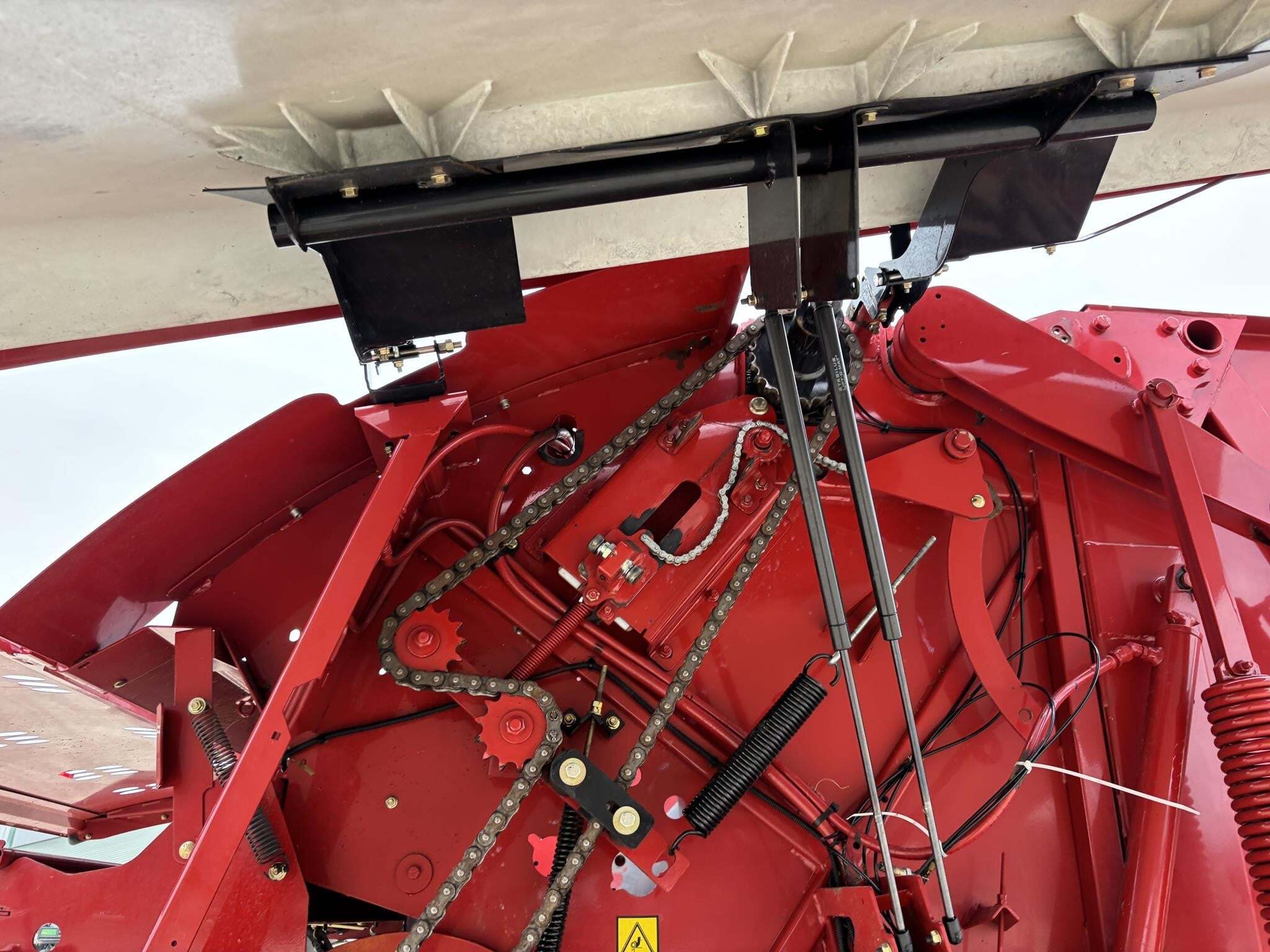2018 New Holland Roll-Belt 560 Round Baler
