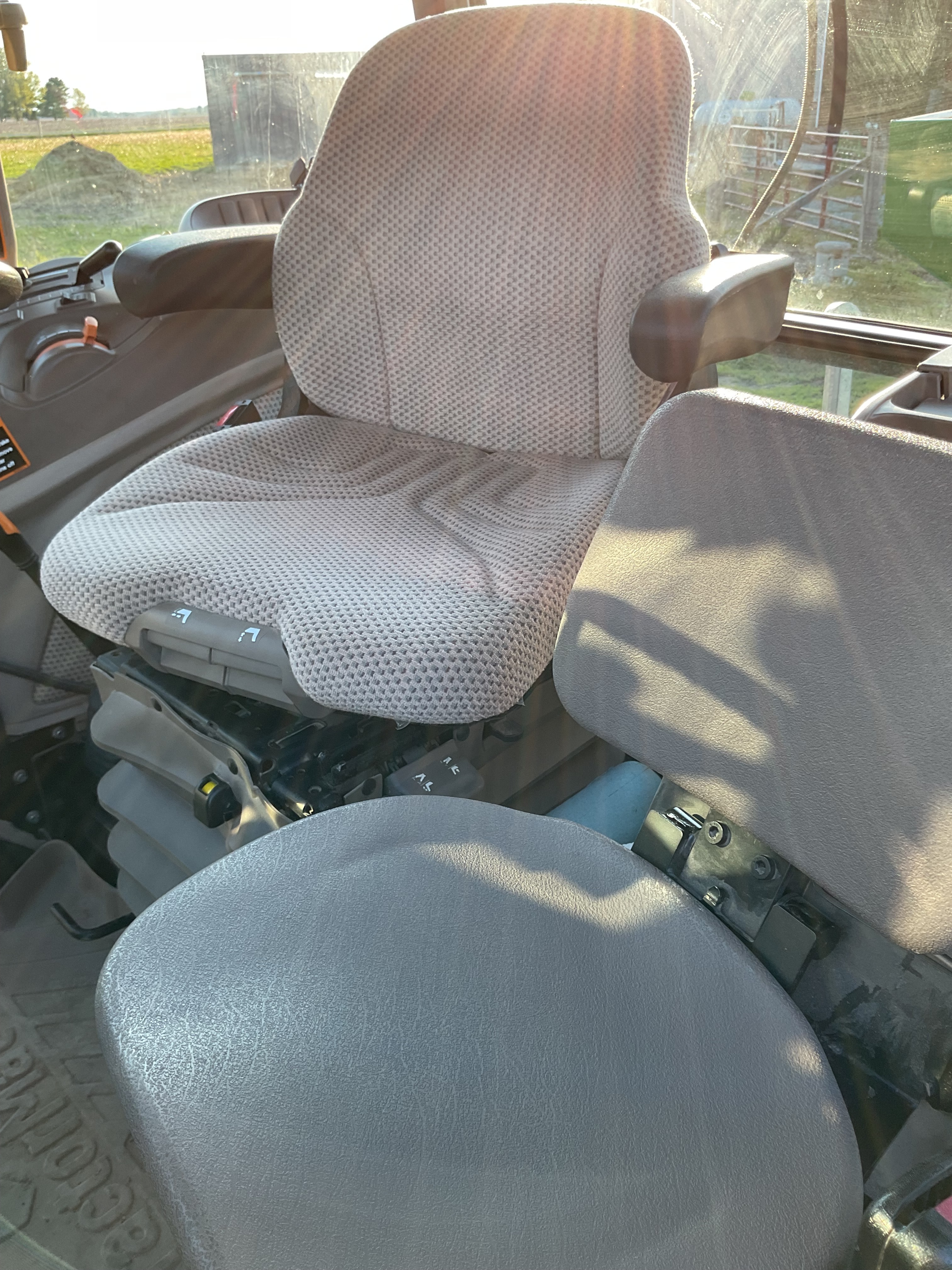 2020 John Deere 6120E Tractor