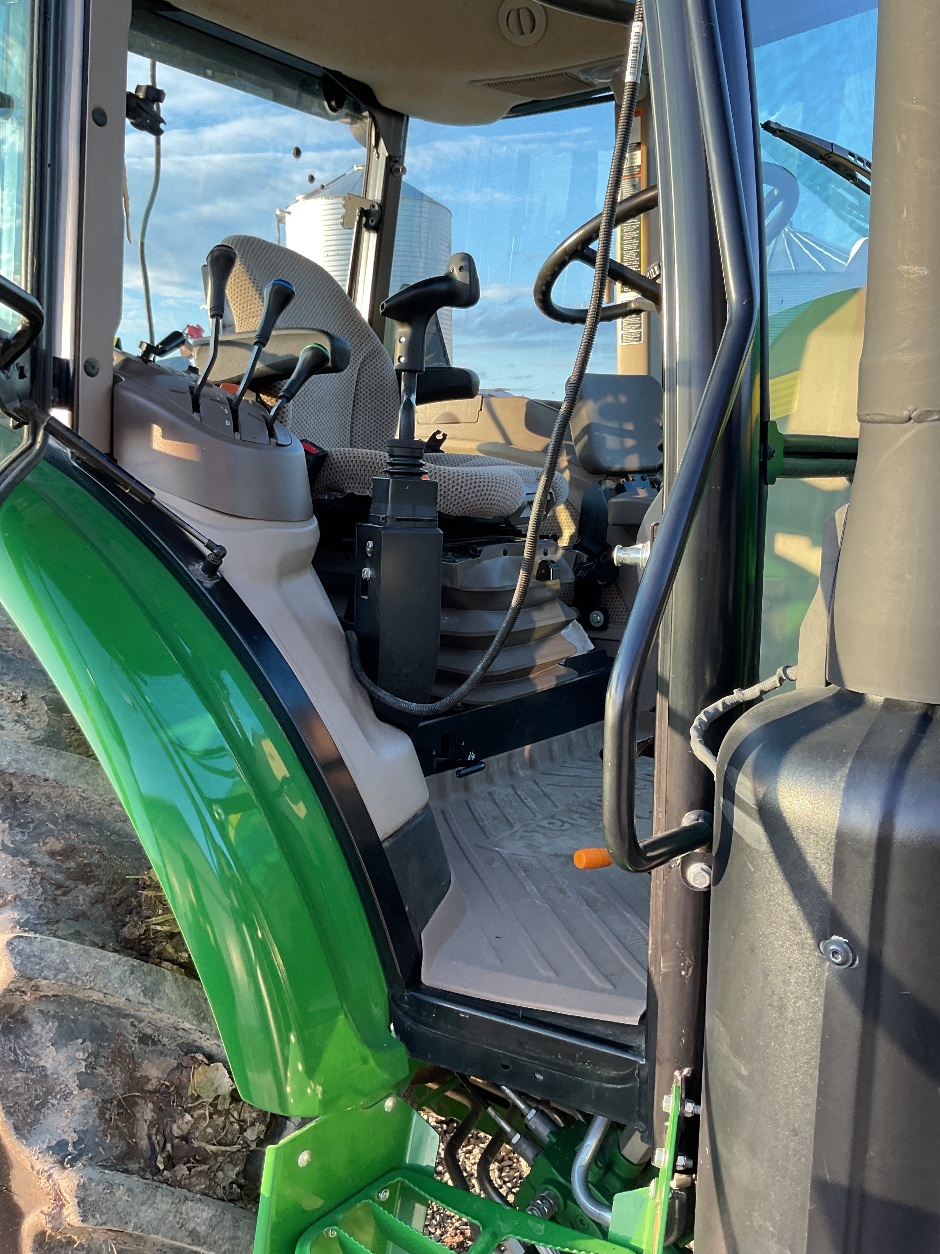 2020 John Deere 6120E Tractor
