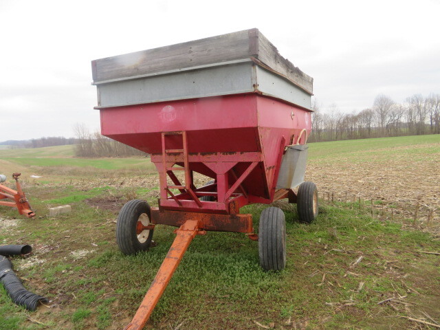  E-Z Trail 220W Gravity Wagon