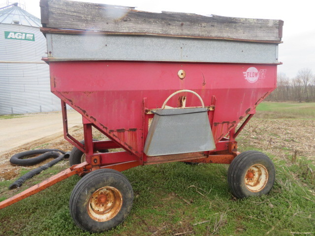  E-Z Trail 220W Gravity Wagon