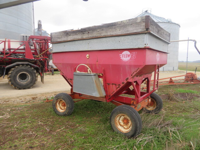  E-Z Trail 220W Gravity Wagon