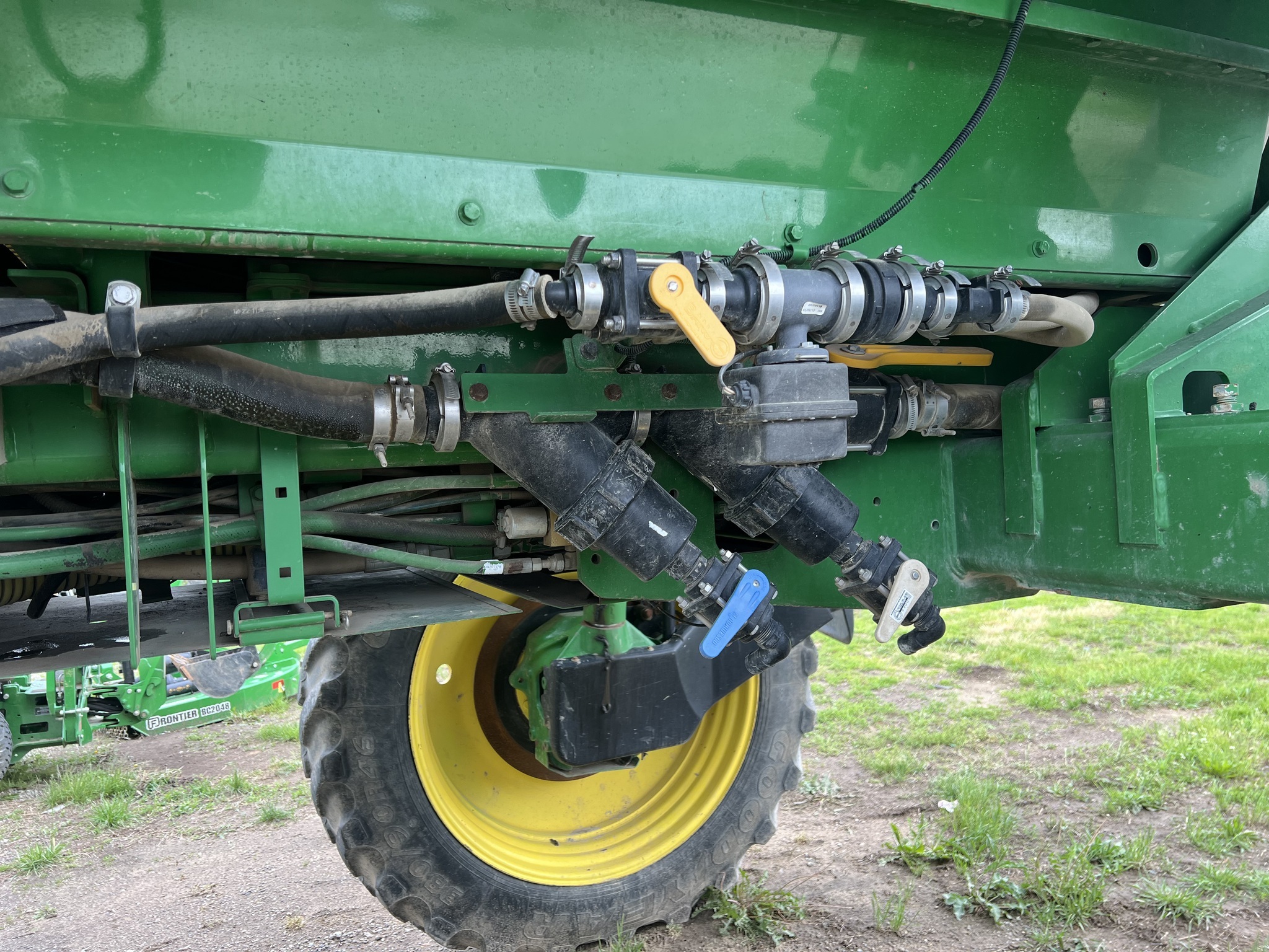  John Deere 4830 Self-Propelled Sprayer