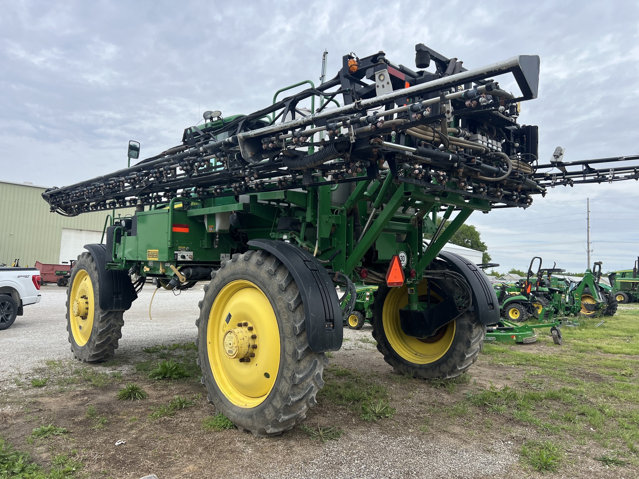  John Deere 4830 Self-Propelled Sprayer