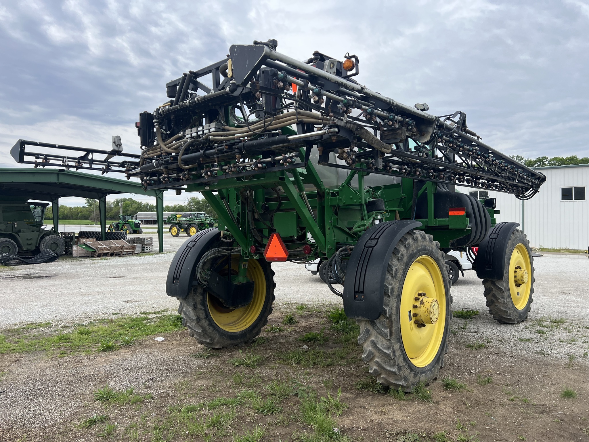  John Deere 4830 Self-Propelled Sprayer