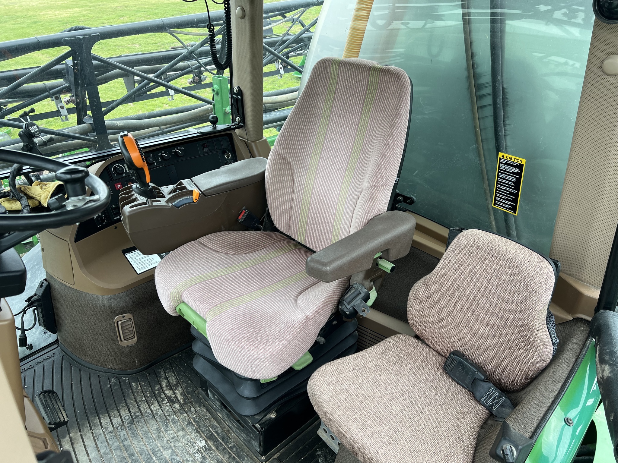  John Deere 4830 Self-Propelled Sprayer
