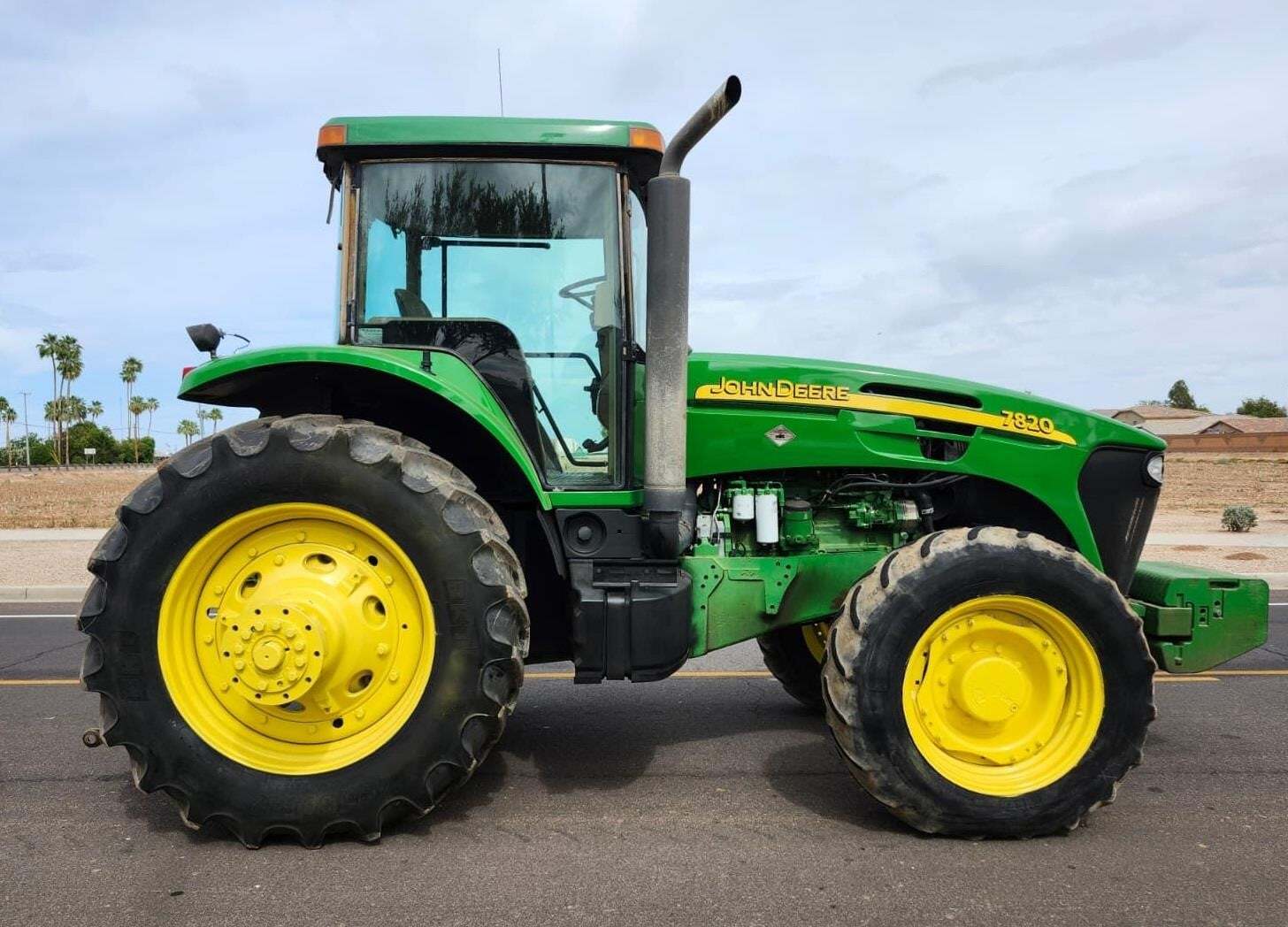 2004 John Deere 7820 Tractor