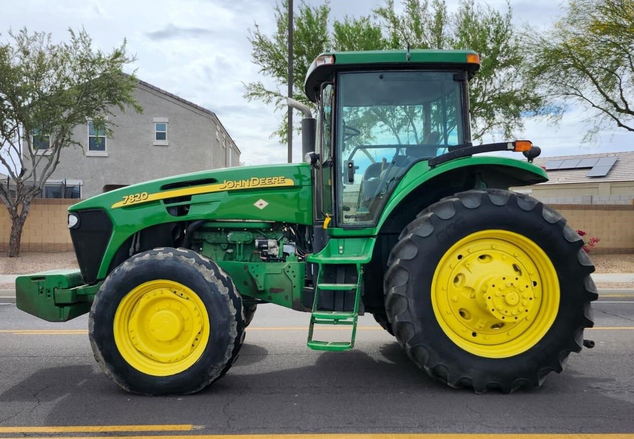 2004 John Deere 7820 Tractor