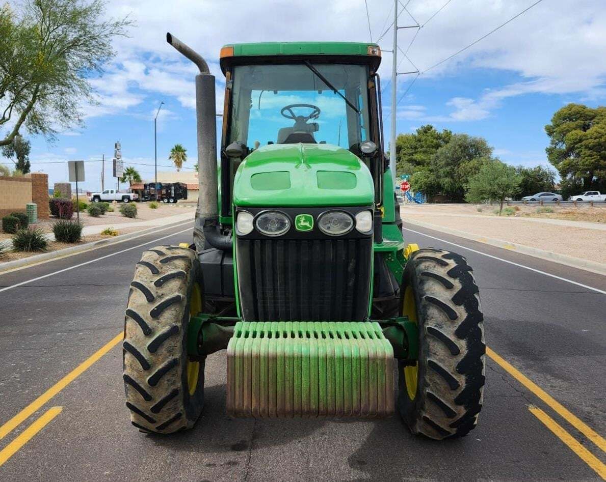 2004 John Deere 7820 Tractor