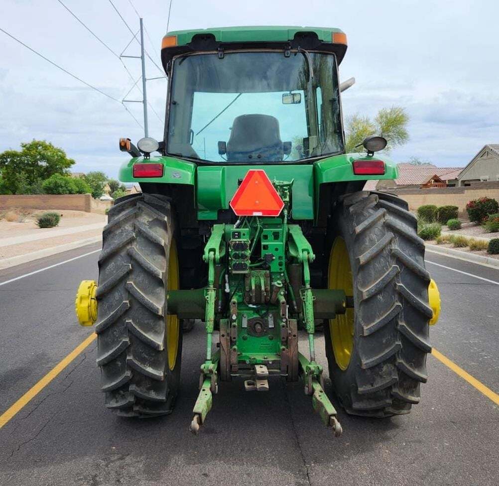2004 John Deere 7820 Tractor