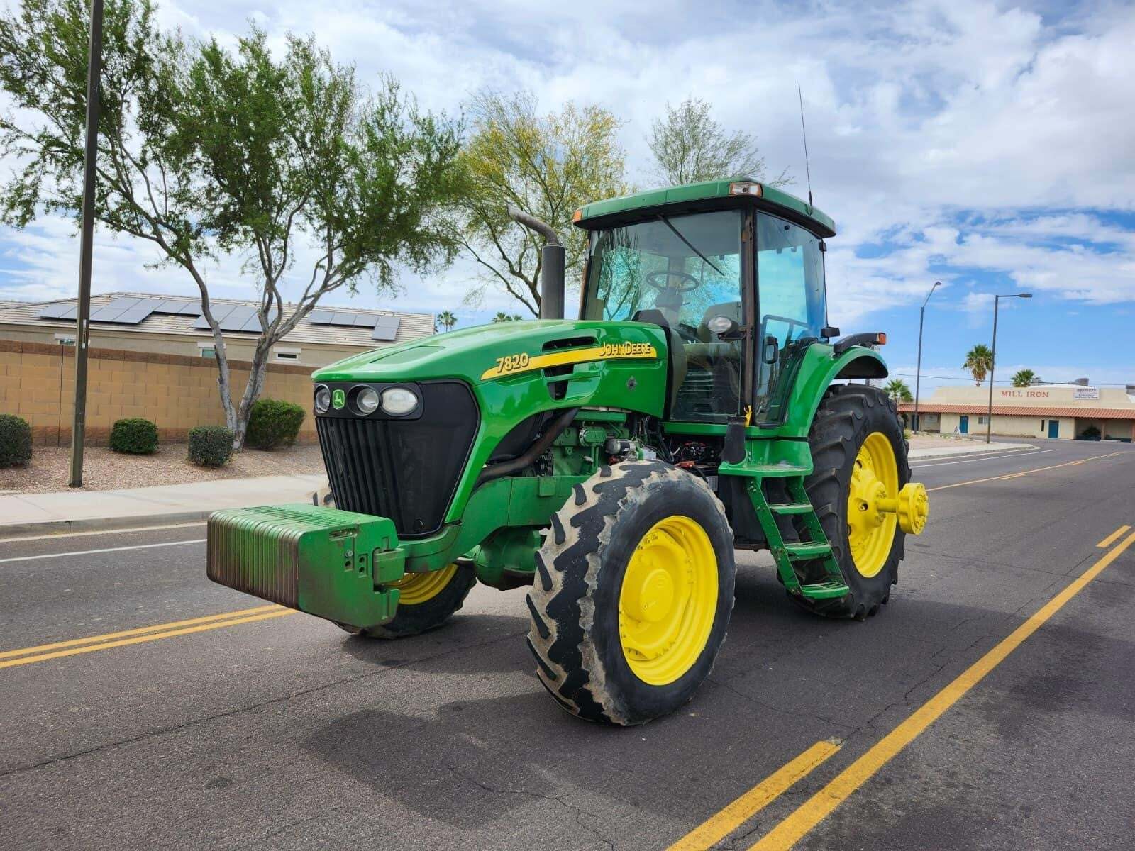 2004 John Deere 7820 Tractor