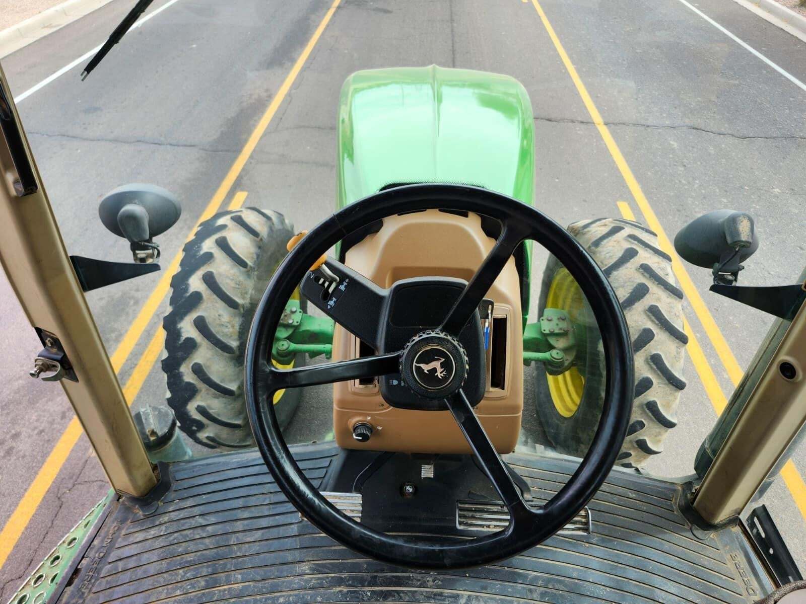 2004 John Deere 7820 Tractor