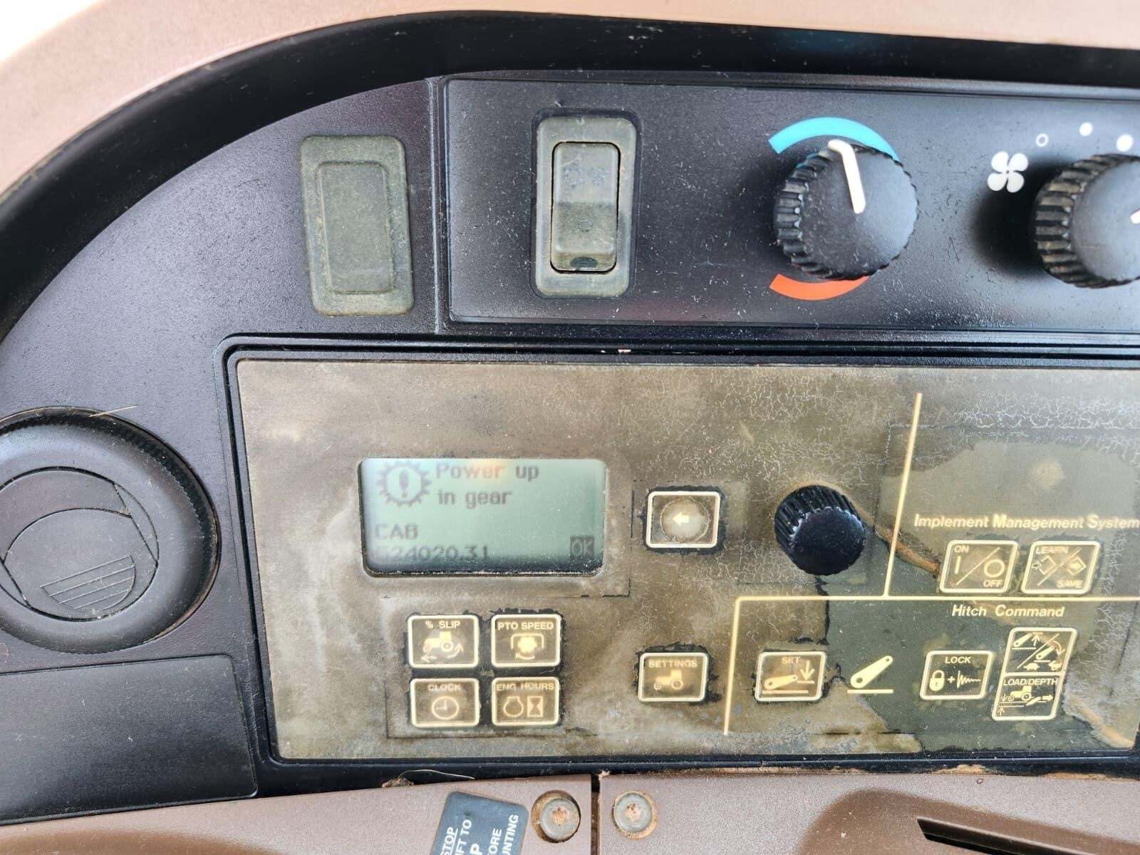 2004 John Deere 7820 Tractor