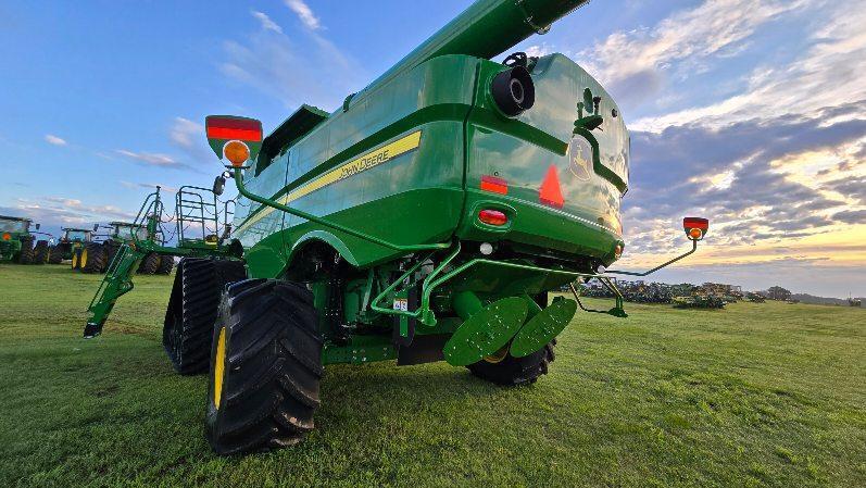 2022 John Deere S780 Combine