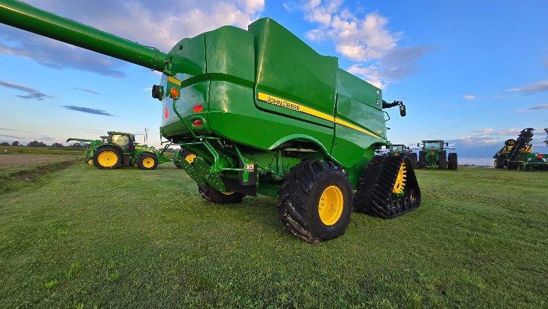 2022 John Deere S780 Combine
