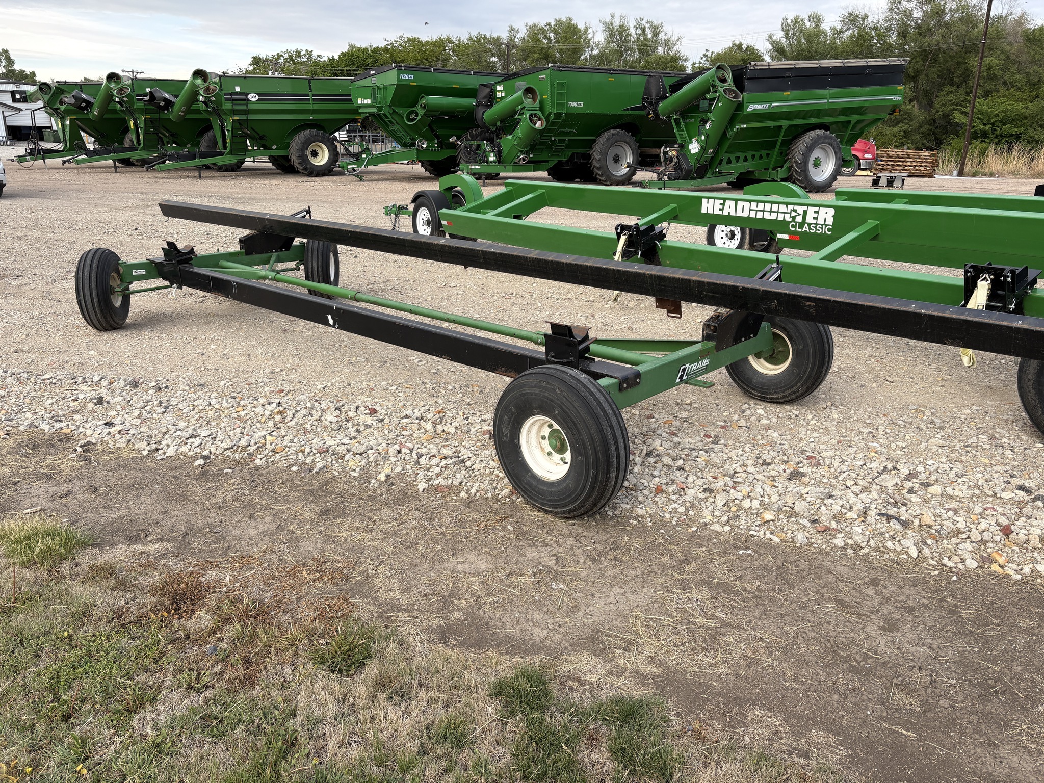  E-Z Trail 680 Header Trailer