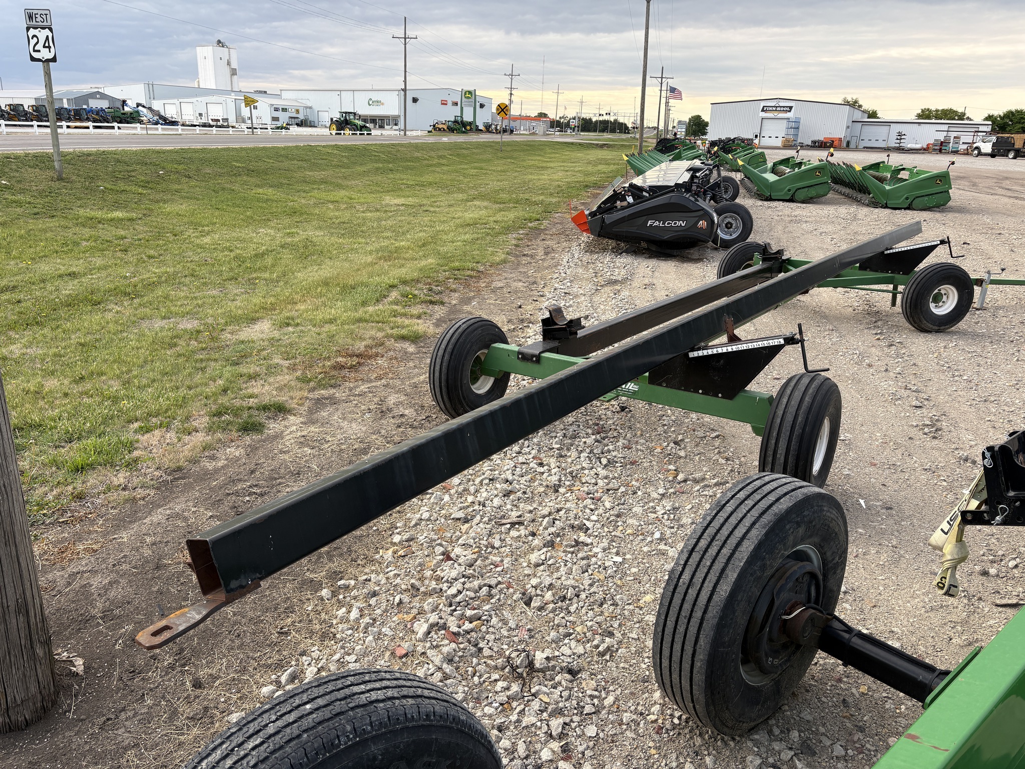  E-Z Trail 680 Header Trailer