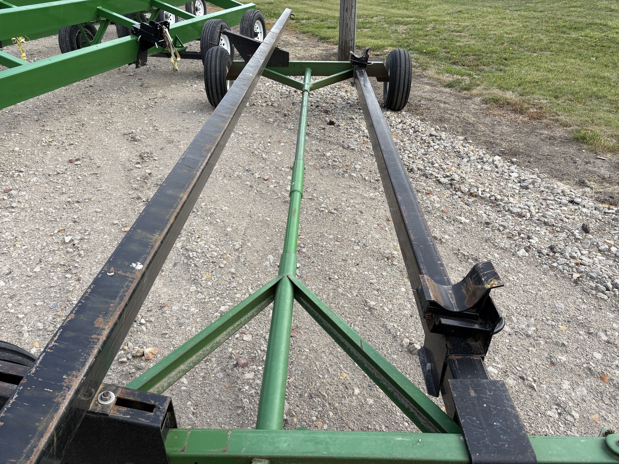  E-Z Trail 680 Header Trailer