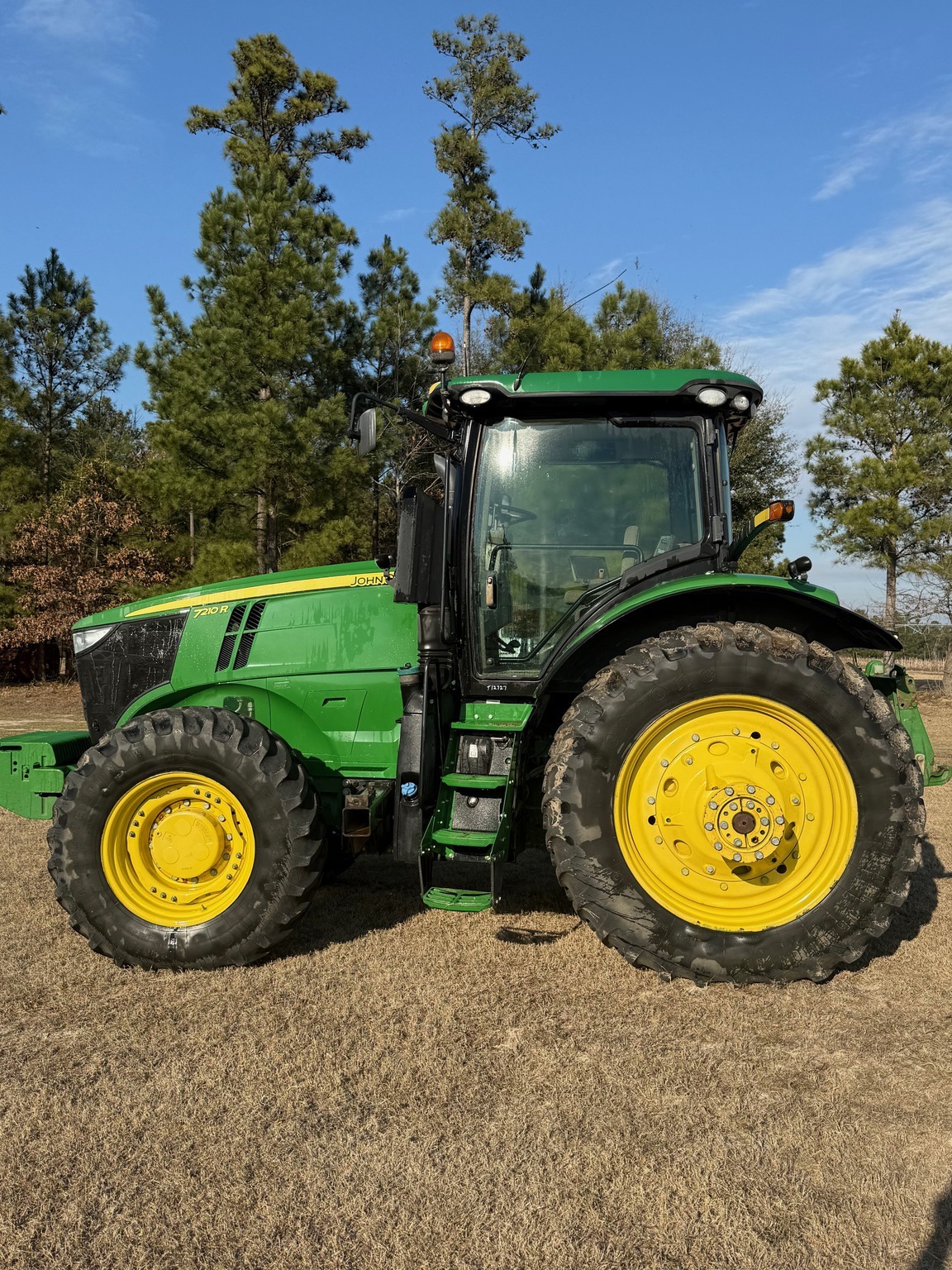 2018 John Deere 7210R Tractor