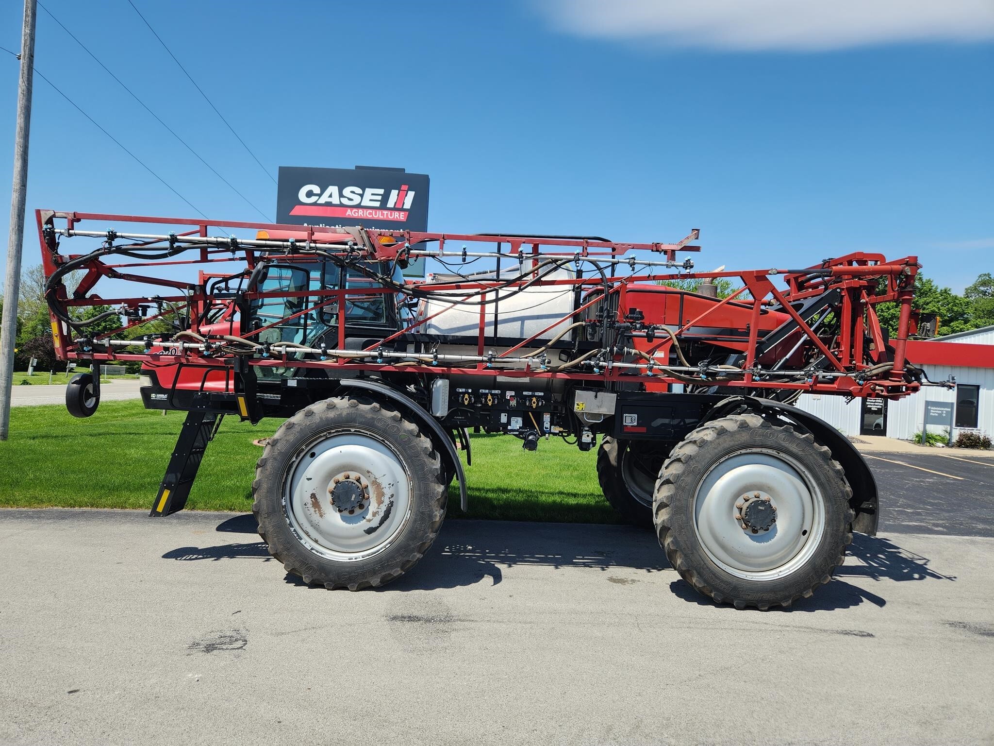 2009 Case IH SPX3320 Self-Propelled Sprayer